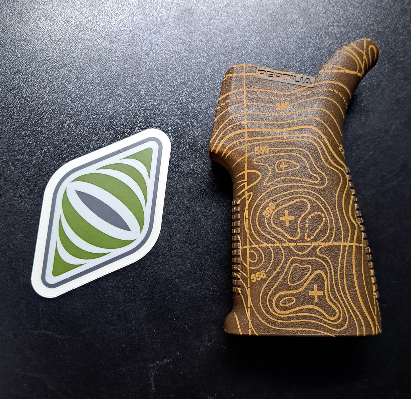 Field Drab topo Reptilia grip